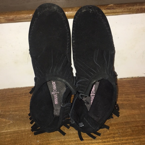 Minnetonka fringed suede booties - Picture 2 of 2